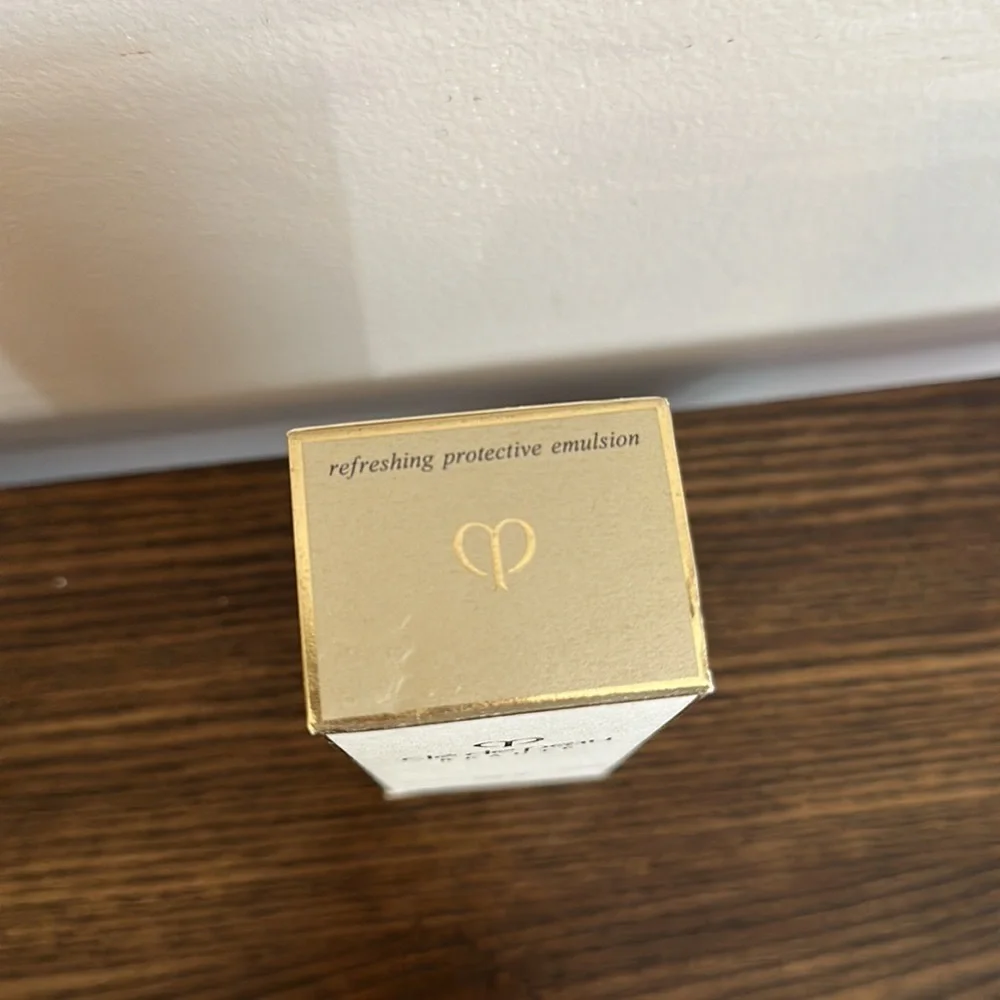 NEW Cle de peau Refreshing Protective Emulsion SPF 15 Sunscreen 50 mL